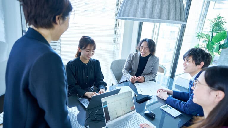 わかりやすい議事録の書き方を徹底解説|上手い人の実用フォーマットとコツ【無料テンプレート・見本例あり】