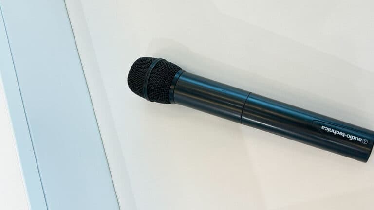 記者会見のやり方・開き方は?準備するときの10のポイント【会場や司会はどうする?】