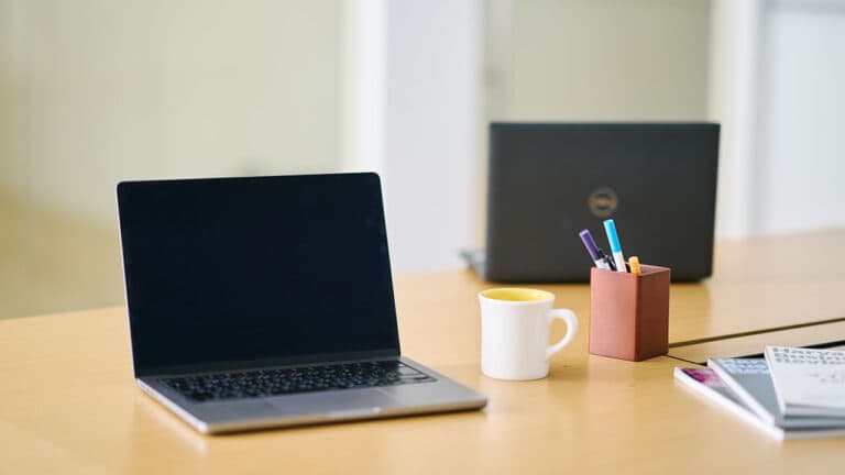 広報が知っておきたい、デザイナーへの依頼方法やポイントは?最低限伝えるべき7つの基本事項