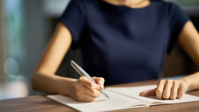 お悔やみメールのビジネスマナーと書き方とは?上司・取引先・友人など相手別例文も紹介