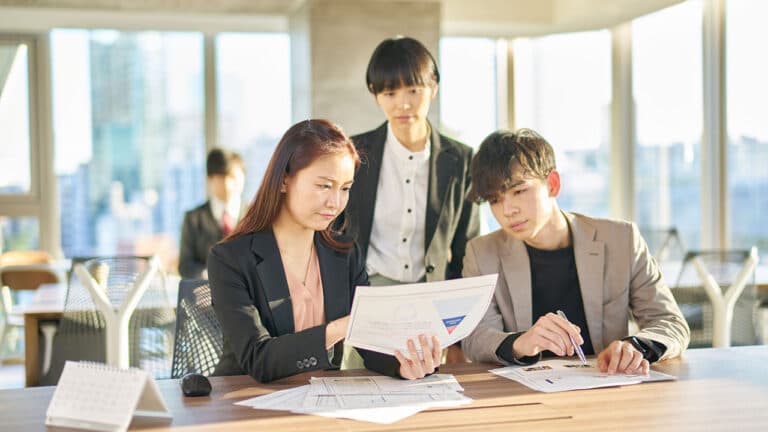 クロスチャネルマーケティングとは?代表的なチャネル、おすすめツール、成功させる3つのポイントまで解説