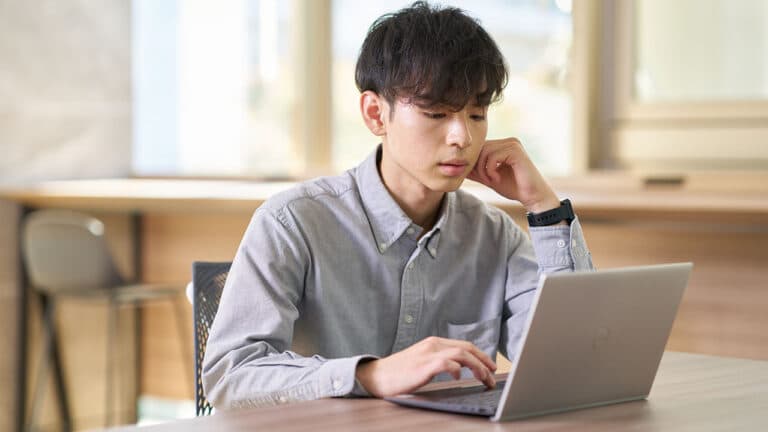 リカレント教育とは?企業がサポートするメリットや、支援する5つの方法を紹介